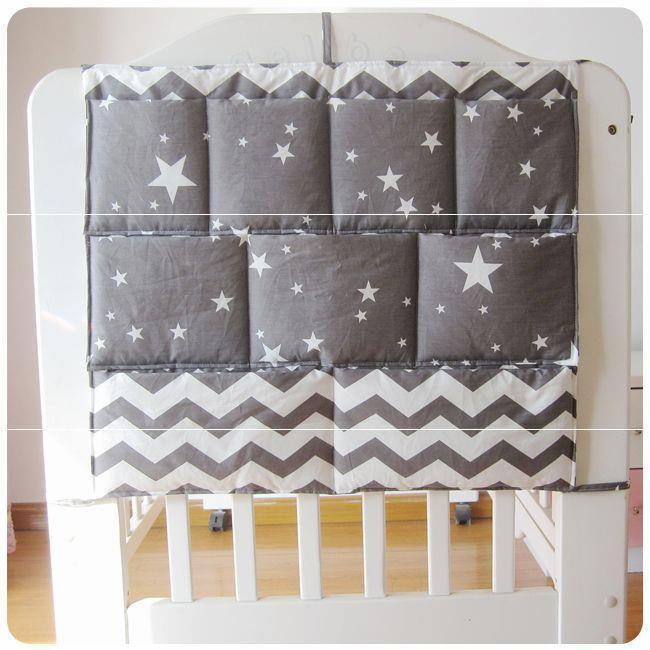 Organizer für Babybett mit niedlichem Enten-Design, ideal zur ordentlichen Aufbewahrung von Babyutensilien wie Windeln, Flaschen und Spielzeug. Perfekt für ein gut organisiertes und stilvolles Babyzimmer.