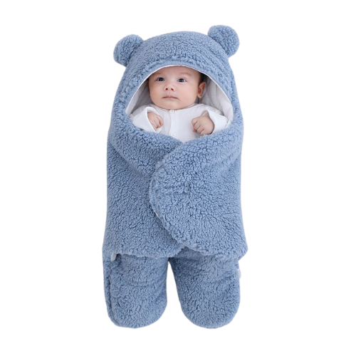 KuschelBär Babydecke – Weiche Babydecke mit niedlichen Bärenohren, ideal für Wärme und Geborgenheit unterwegs und zuhause.