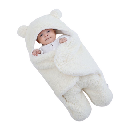 KuschelBär Babydecke – Weiche Babydecke mit niedlichen Bärenohren, ideal für Wärme und Geborgenheit unterwegs und zuhause.