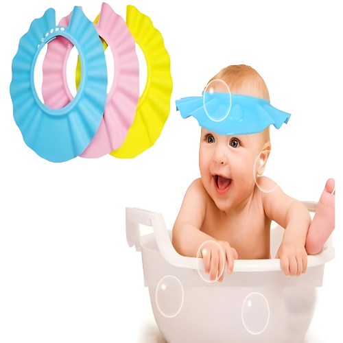 Baby mit Banbini Badekappe lächelt im Badezimmer, Badekappe schützt vor Shampoo und Wasser in den Augen, sicher und komfortabel für Kinder.